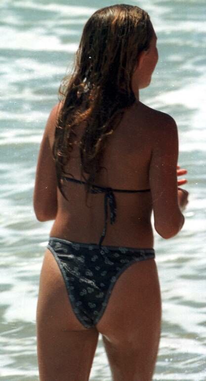 bikini063.JPG (40KB)